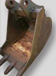 Gebrauchter Baggerlöffel mit Zähnen