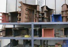 Lagerregal mit gebrauchten Anbauteilen